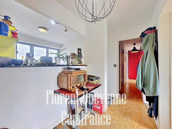 Appartement au dernier étage – garage - Cadre verdoyant, calme et proche des commodités
