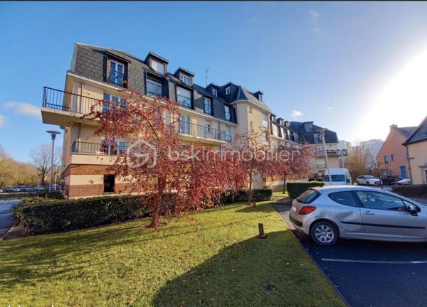 A deux pas de l'ISEE et à 5 minutes à pieds du centre-ville, venez découvrir en EXCLUSIVITE ce studio de 35 m² lumineux idéalement situé.

Ce bien se compose, d'une grande entrée, d'une pièce de vie séparée en deux avec son coin salon et son espace nuit, d'une salle d'eau et de sa cuisine aménagée.
Pour votre confort, les huisseries sont en double vitrages PVC, une place de parking ainsi qu'une cave sont à votre disposition.

Niché entre le chemin du Halage et le jardin des plantes ce studio saura vous séduire pour sa proximité avec le centre-ville et le calme de sa résidence.

Le bien est actuellement loué 575 euros par mois (idéal investisseur) à la même locataire sérieuse depuis plus de 4 ans, toutefois il est possible de l'acquérir sans locataire.

Les charges de copropriétés sont de 60 euros par mois.
Un bien rare sur ce secteur.