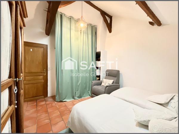 3 chambres, sous les toits au coeur de Maule