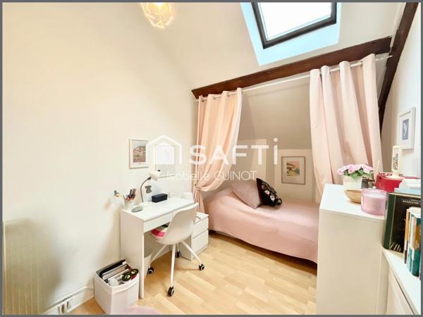 3 chambres, sous les toits au coeur de Maule