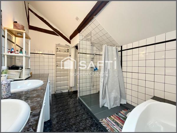 3 chambres, sous les toits au coeur de Maule