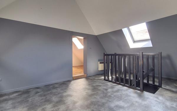 Immeuble à vendre    4 pièces • 480 m2 Genlis