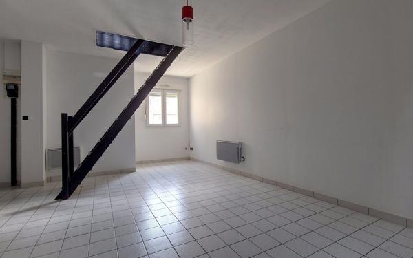 Immeuble à vendre    4 pièces • 480 m2 Genlis