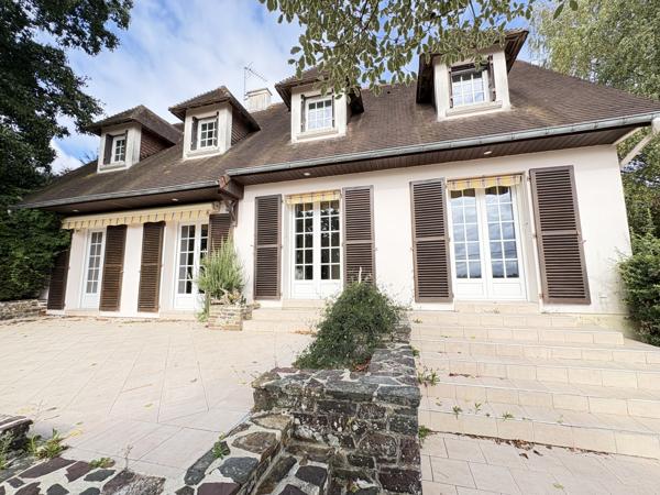 Maison
         6 pièces
        - 140 m² 335 000 € *