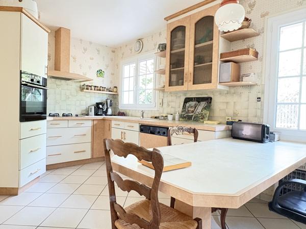 Maison
         6 pièces
        - 140 m² 335 000 € *