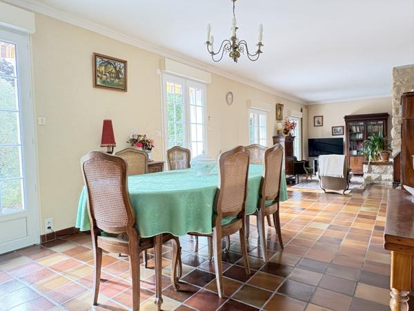 Maison
         6 pièces
        - 140 m² 335 000 € *