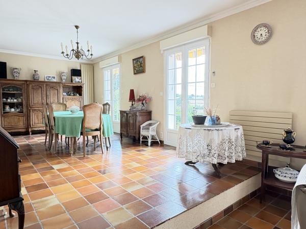 Maison
         6 pièces
        - 140 m² 335 000 € *