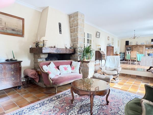 Maison
         6 pièces
        - 140 m² 335 000 € *