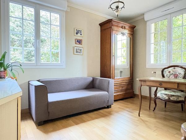 Maison
         6 pièces
        - 140 m² 335 000 € *