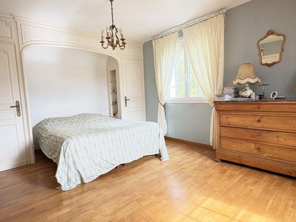 Maison
         6 pièces
        - 140 m² 335 000 € *