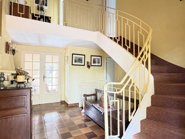 Maison
         6 pièces
        - 140 m² 335 000 € *