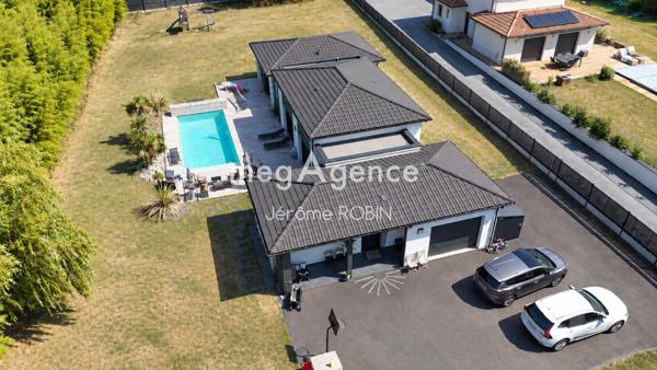 Maison à SAINTE-EULALIE, 33560 - 6 pièces 150m²