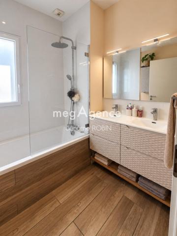 Maison à SAINTE-EULALIE, 33560 - 6 pièces 150m²