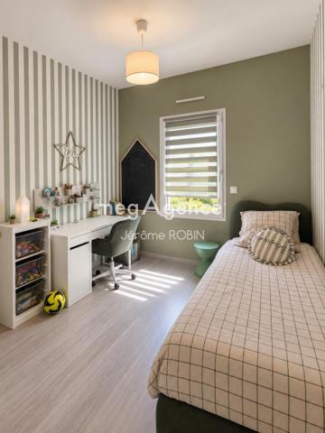 Maison à SAINTE-EULALIE, 33560 - 6 pièces 150m²