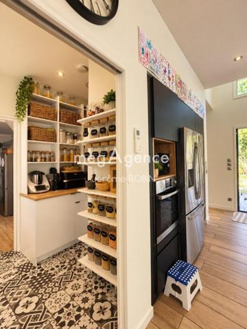 Maison à SAINTE-EULALIE, 33560 - 6 pièces 150m²