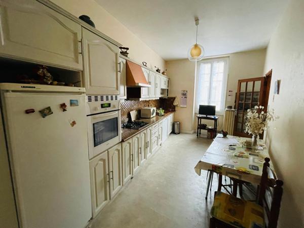 Maison hyper centre Carmaux - 6 pièces - 147 m2 - garage 30 m2 fermé/motorisé - un Puits