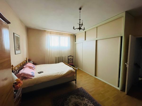 Maison hyper centre Carmaux - 6 pièces - 147 m2 - garage 30 m2 fermé/motorisé - un Puits