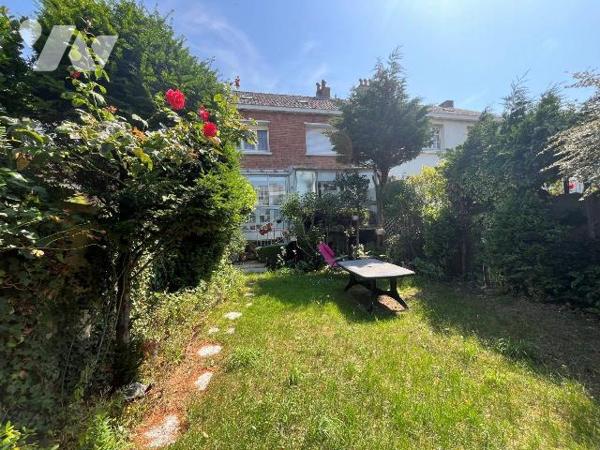 Maison à Vendre à Malo les bains

Maison en vente sur une parcelle de 225 m². Le bien propose...