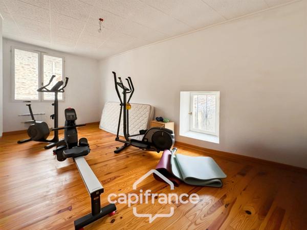 Maison à vendre 9 pièces de 197m² à Châteauneuf-de-Galaure (26)