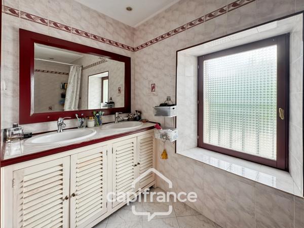 Maison à vendre 9 pièces de 197m² à Châteauneuf-de-Galaure (26)