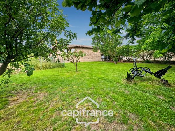 Maison à vendre 9 pièces de 197m² à Châteauneuf-de-Galaure (26)