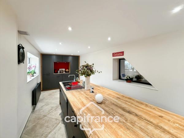 Maison à vendre 9 pièces de 197m² à Châteauneuf-de-Galaure (26)