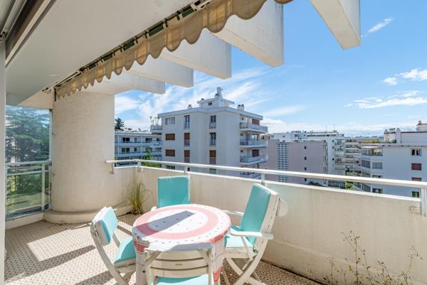 Cannes- proche Croisette, Grand 2 pièces traversant, dernier étage Terrasse