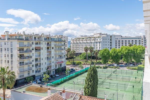 Cannes- proche Croisette, Grand 2 pièces traversant, dernier étage Terrasse