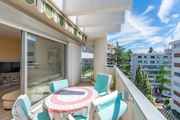 Cannes- proche Croisette, Grand 2 pièces traversant, dernier étage Terrasse