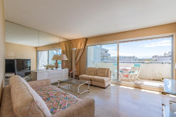 Cannes- proche Croisette, Grand 2 pièces traversant, dernier étage Terrasse