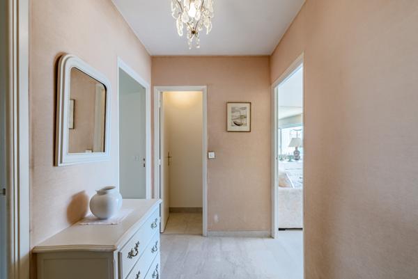 Cannes- proche Croisette, Grand 2 pièces traversant, dernier étage Terrasse