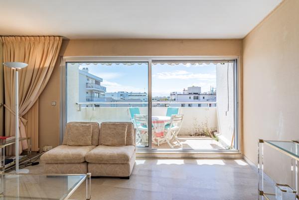 Cannes- proche Croisette, Grand 2 pièces traversant, dernier étage Terrasse