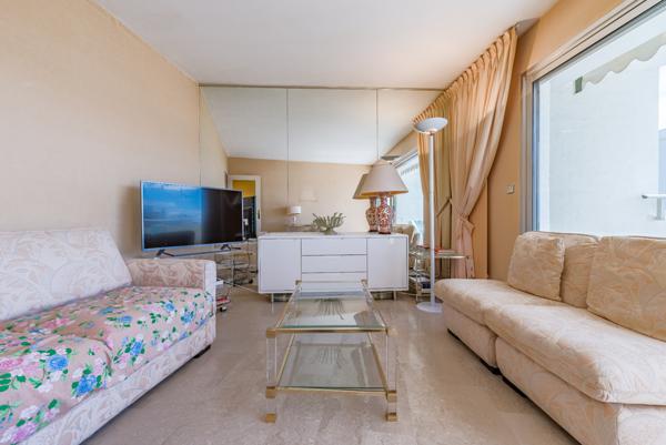 Cannes- proche Croisette, Grand 2 pièces traversant, dernier étage Terrasse