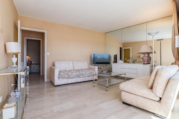 Cannes- proche Croisette, Grand 2 pièces traversant, dernier étage Terrasse