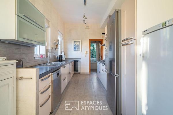 Maison d’architecte aux volumes singuliers sur les hauteurs du Rove