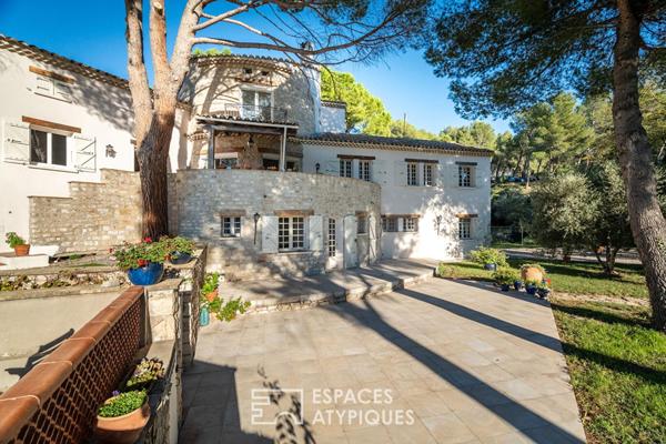 Maison d’architecte aux volumes singuliers sur les hauteurs du Rove