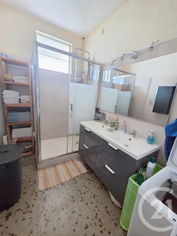 Immeuble à vendre  180 m2 ST DENIS - 974