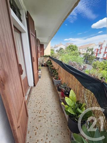 Immeuble à vendre  180 m2 ST DENIS - 974