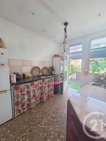 Immeuble à vendre  180 m2 ST DENIS - 974