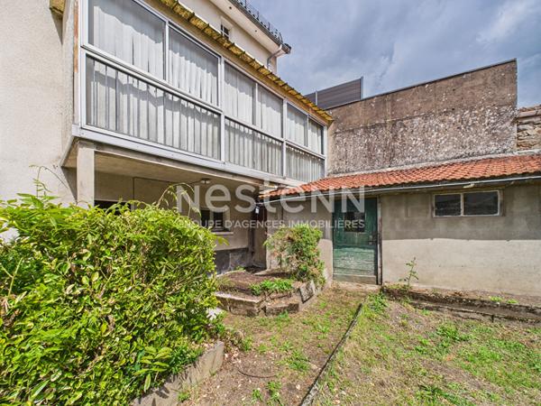 A vendre à Arpajon Sur Cere, Maison de ville 6 pièce avec cave, garage et jardin, à rénover