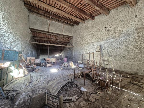 Grange 200 m² au sol !