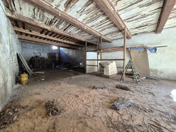 Grange 200 m² au sol !