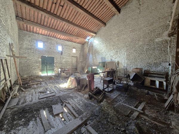 Grange 200 m² au sol !