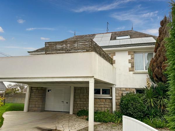 Maison lumineuse à Pluneret, près d'Auray. 128 m² habitables, 220 m² au sol, 640 m² de terrain