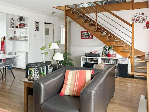 Maison lumineuse à Pluneret, près d'Auray. 128 m² habitables, 220 m² au sol, 640 m² de terrain