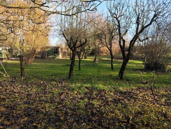 Terrain à Batir à vendre à Nueil-les-Aubiers dans les Deux-Sèvres (79250), ref : AGM 62*   
Nord