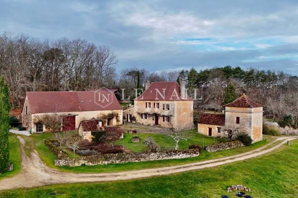Charmante maison au sein d'un domaine de 10 hectares, en pleine campagne périgourdine