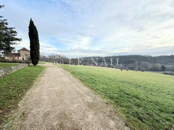 Charmante maison au sein d'un domaine de 10 hectares, en pleine campagne périgourdine