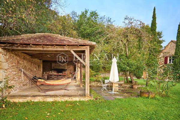 Charmante maison au sein d'un domaine de 10 hectares, en pleine campagne périgourdine