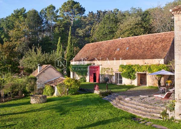 Charmante maison au sein d'un domaine de 10 hectares, en pleine campagne périgourdine